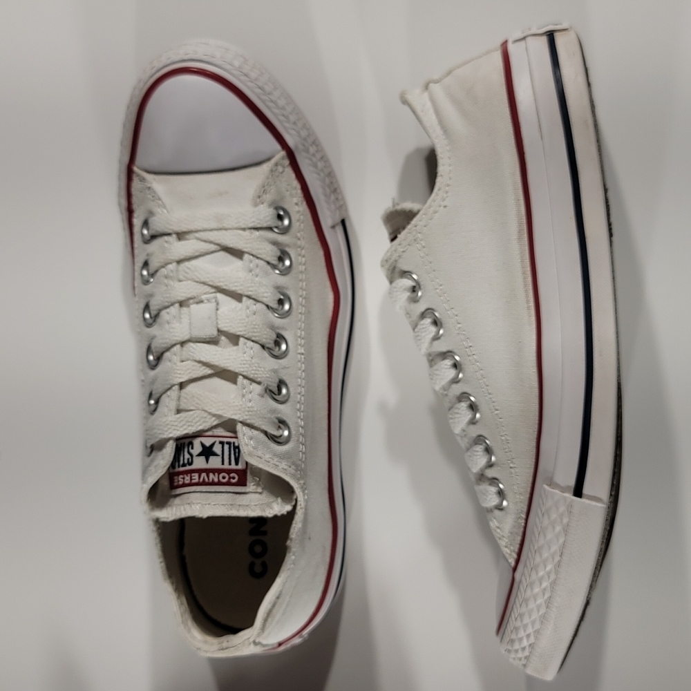 CONVERSE ALL-STAR CHUCK TAYLOR LOWTOPS,  WOMANS SIZE 7 GUC